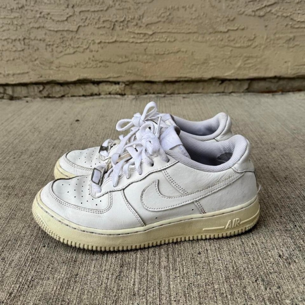 CLASSIC WHITE NIKE AF1s